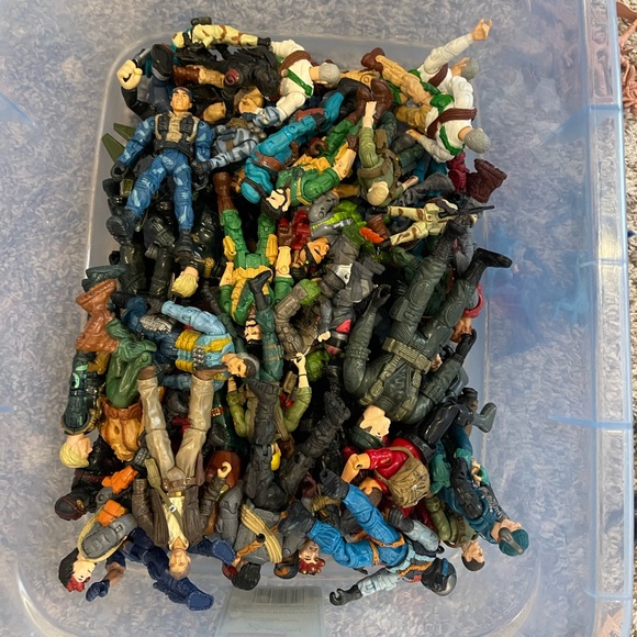 Plastic army men, ammo and props - Picture 2 of 3